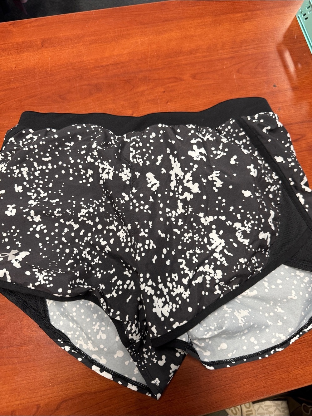 Under armour shorts S // 073041